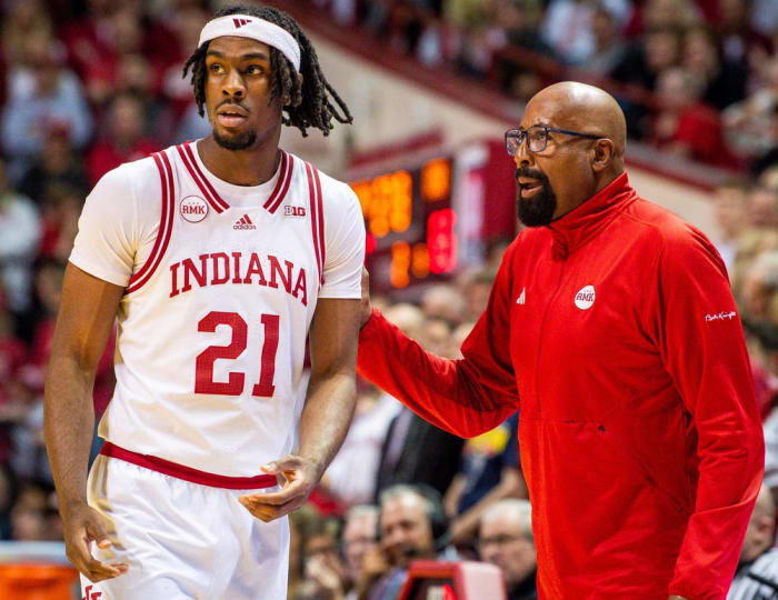 Indiana Head Coach Mike Woodson talks with Mackenzie Mgbako (21) during the second half of the Indiana versus Ohio State men's basketball game at Simon Skjodt Assembly Hall on Saturday, Jan. 6, 2024.